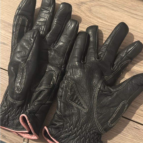 Black riding Gloves with Zipper Detail - Picture 2 of 3